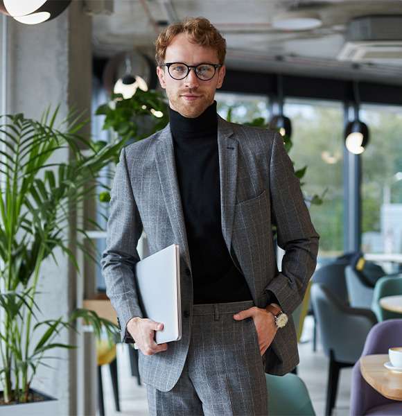 2portrait-confident-businessman-wearing-eyeglasses-stylish-suit-looking-camera